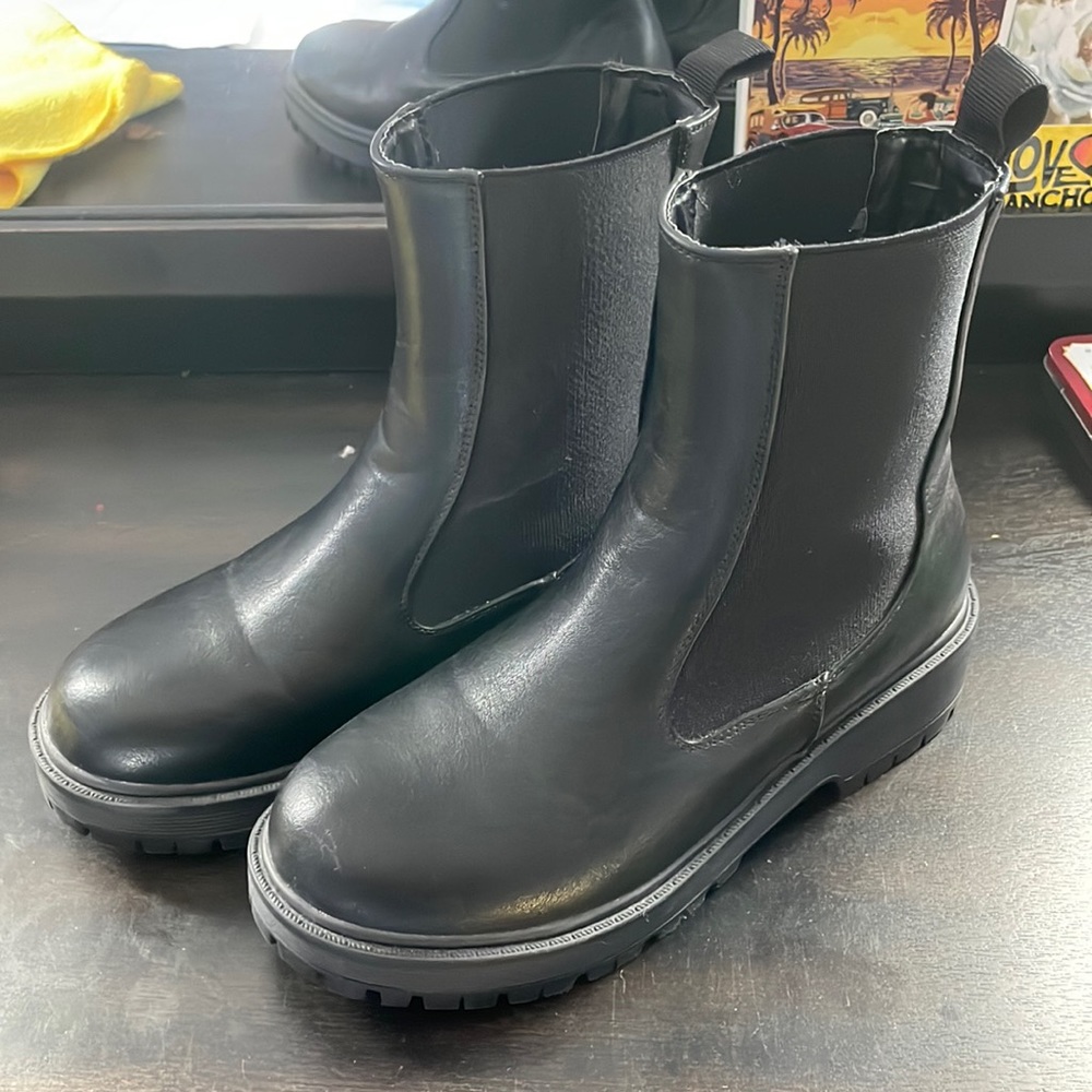 Black chunky boots size 6 in great condition